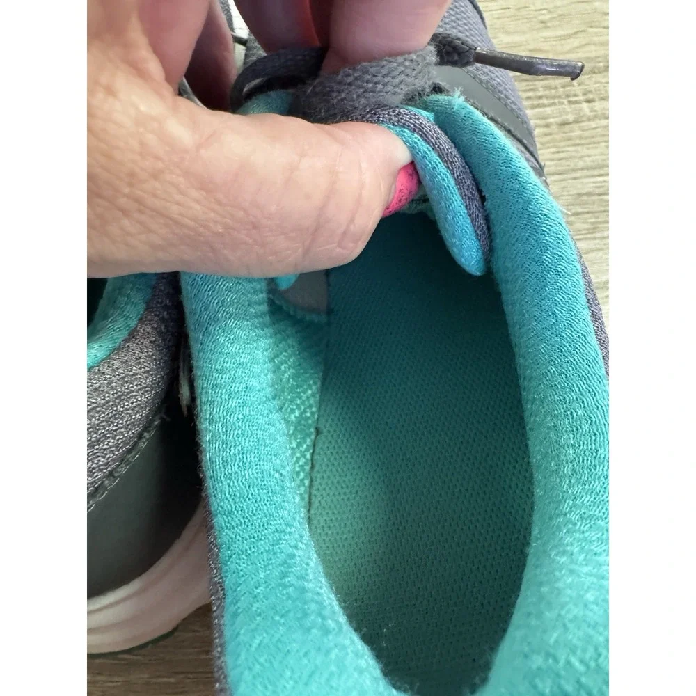 Nike Womens Downshifters Gray and Teal Size 10 Good Condition SB22